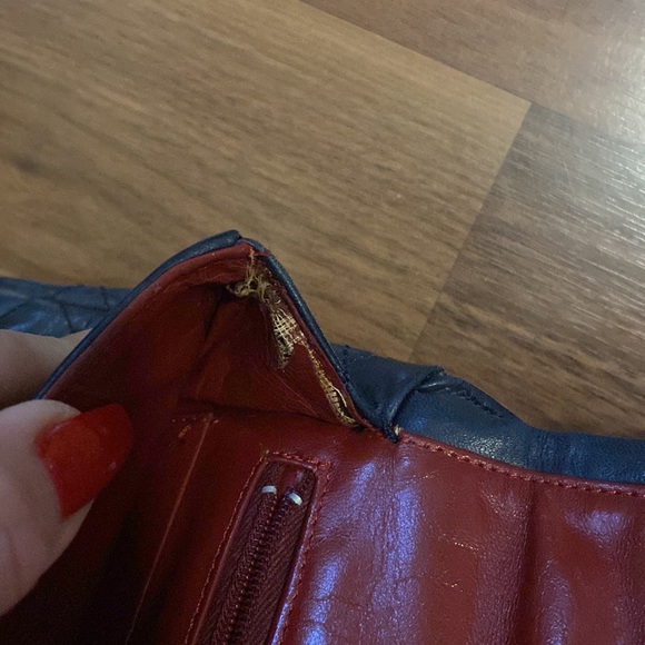 Chanel, vintage, small, dark navy leather, two toned (gold & silver) - Picture 8 of 16